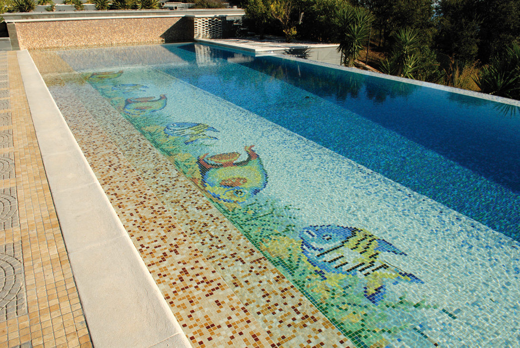 Стаклени мозаици за базен