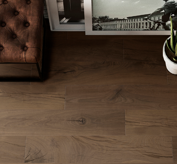 Подна порцеланска плочка налик на дрво