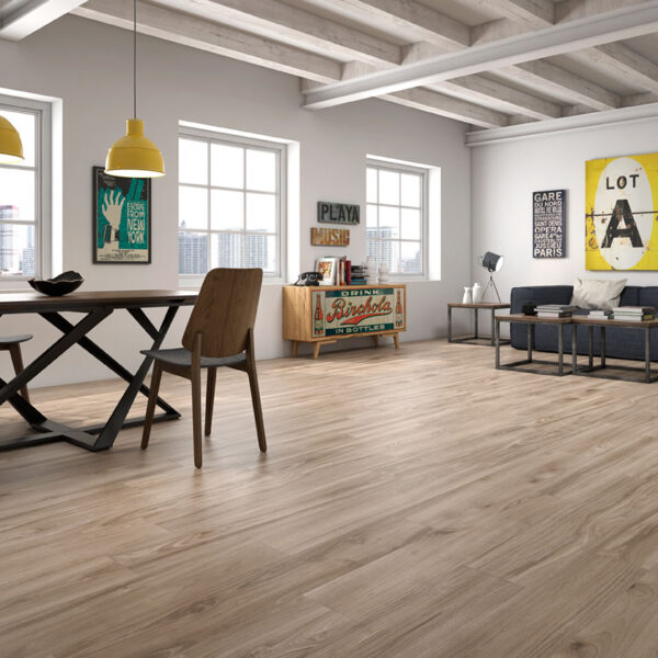 Подна порцеланска плочка налик на дрво